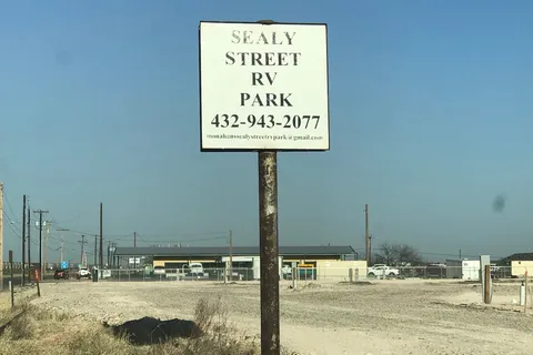 Sealy Street RV Park