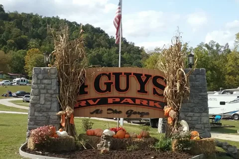 4 Guys RV Park at the Gorge