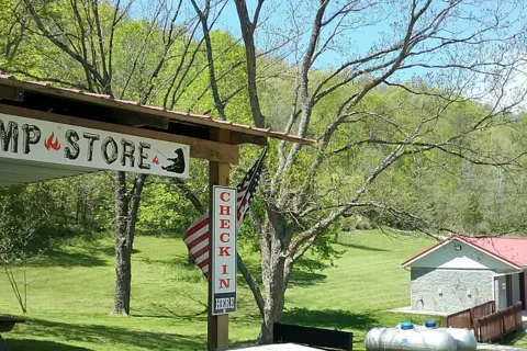 4 Guys RV Park at the Gorge