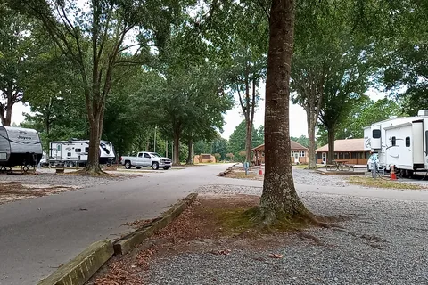 Davis Lakes and Campgrounds