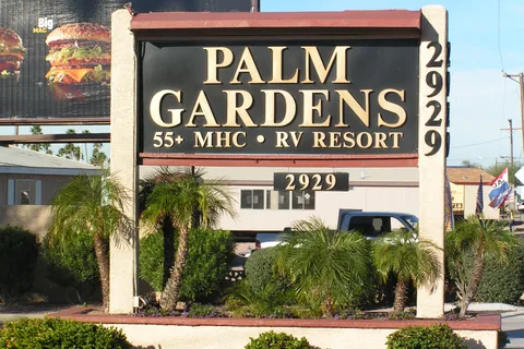 Palm Gardens Motorhome Complex and RV Park (55+)