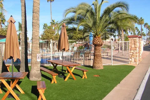 Palm Gardens Motorhome Complex and RV Park (55+)