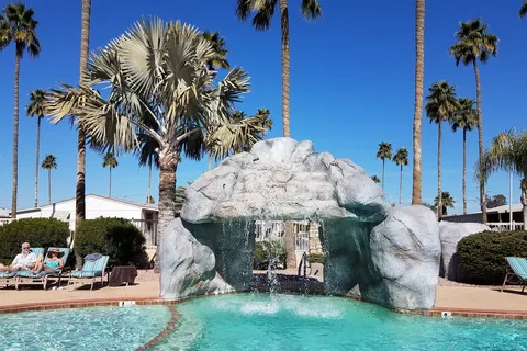 Palm Gardens Motorhome Complex and RV Park (55+)