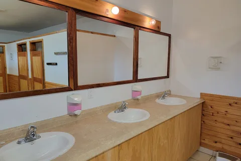 Tete Jaune Lodge - Campground