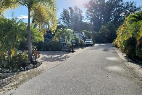 Holiday Cove RV Resort