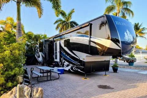 Holiday Cove RV Resort