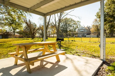 Mr. Bee's RV Park