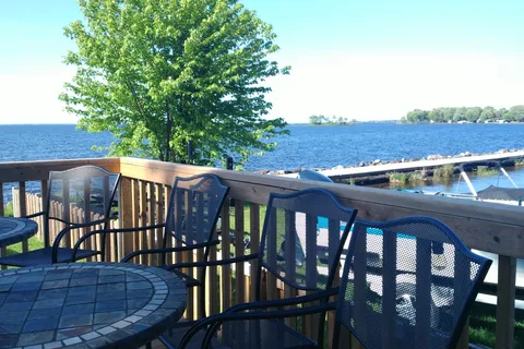 Glenrock Cottages and Trailer Park