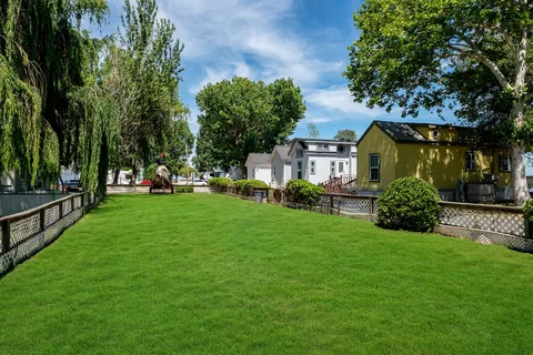 Snug Harbor RV Park & Marina