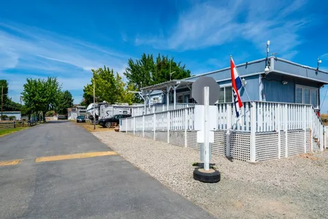 Snug Harbor RV Park & Marina