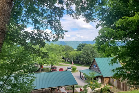 Raccoon Mountain Caverns & Campground