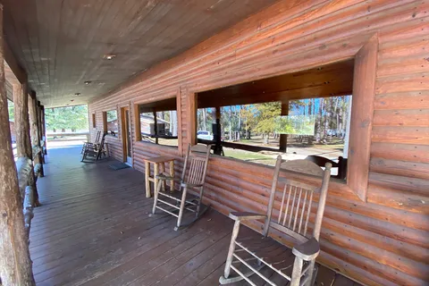 Rocky Bend Flint River Retreat