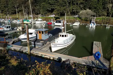 Dolphin Isle Marina and RV Park