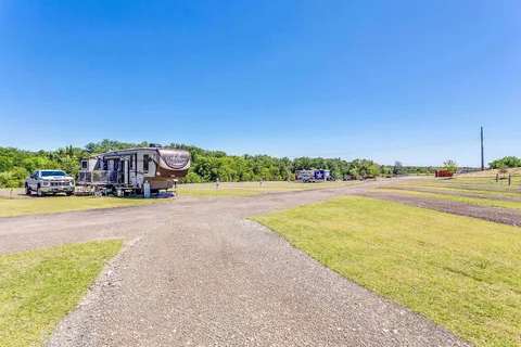 Lonestar 23 RV & Storage