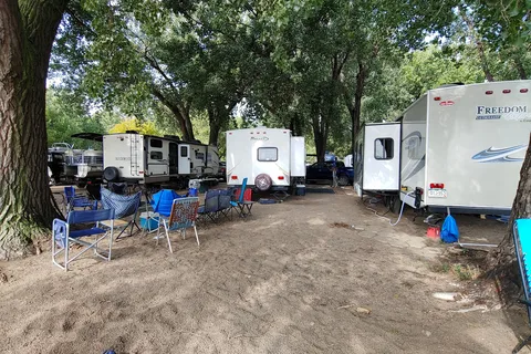 Vans Lakeview Fishing Camp
