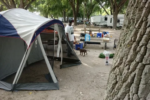 Vans Lakeview Fishing Camp