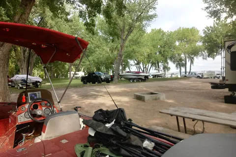 Vans Lakeview Fishing Camp
