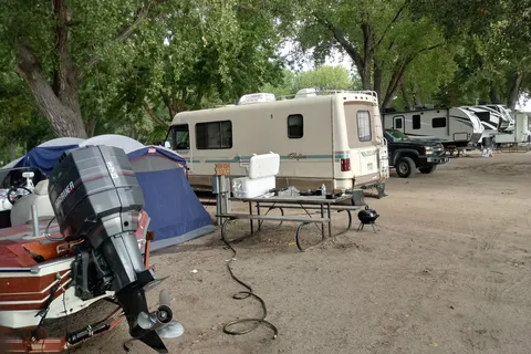 Vans Lakeview Fishing Camp