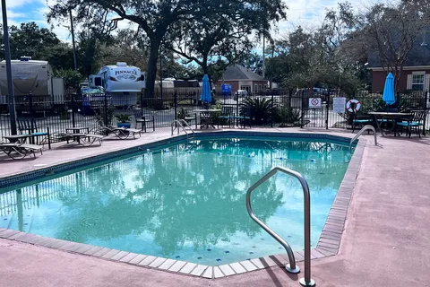 Majestic Oaks RV Resort