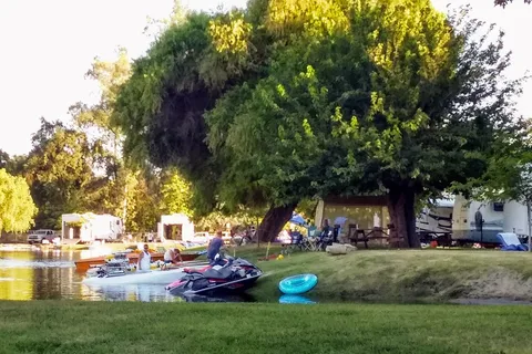 Lindy's Landing RV Resort And Campground