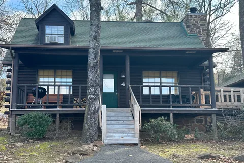 Sixshooter Marina & Cabins