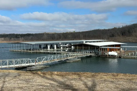 Sixshooter Marina & Cabins