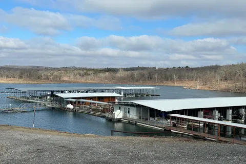 Sixshooter Marina & Cabins
