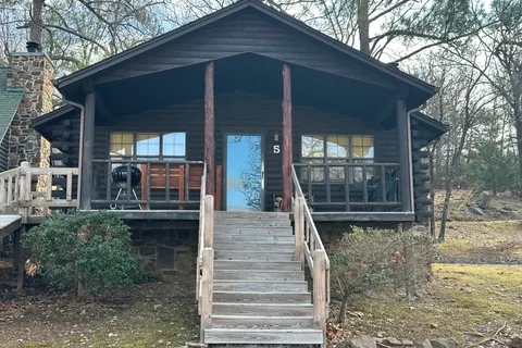 Sixshooter Marina & Cabins