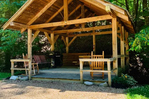 Dixieland Country Cabins and Campground