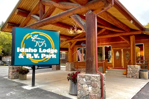 Carriage House Inn and RV Park