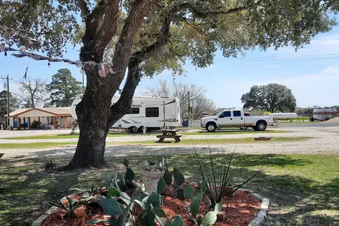 Whispering Oaks RV Park