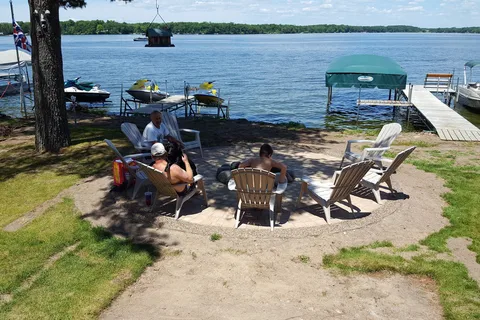 Captain Dan's Crows Nest Resort