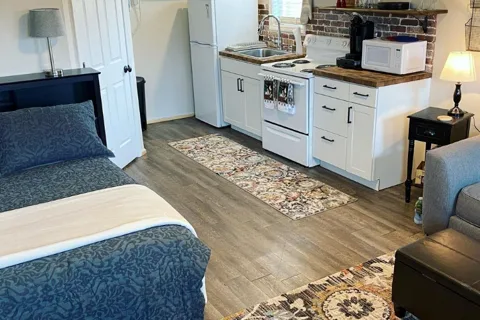 The Weekender Cabins & RV Retreat