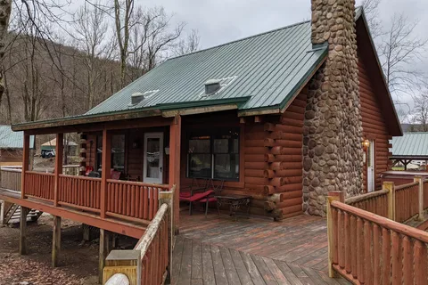Revelle's River Resort