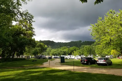 Eagle Cliff Campground and Lodging