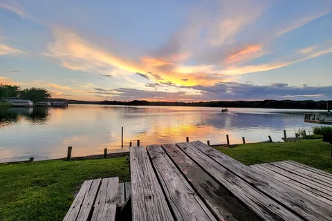 Lake Palestine Resort