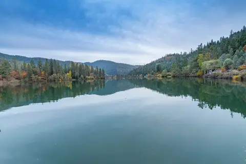 Pinewood Cove Resort on Trinity Lake