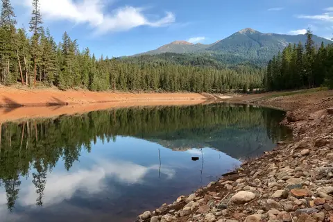 Pinewood Cove Resort on Trinity Lake