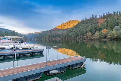 Pinewood Cove Resort on Trinity Lake