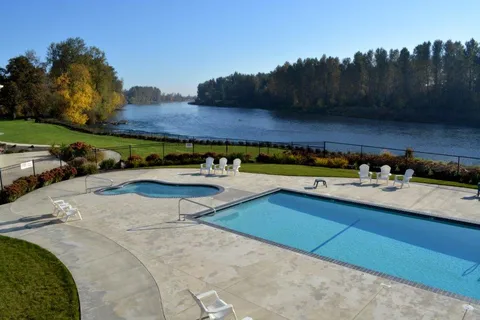 Life Northwest RV and Lodging