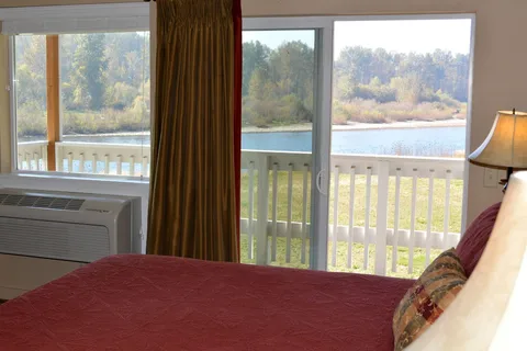 Life Northwest RV and Lodging
