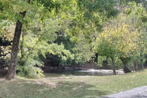 Eagle's Nest Campground