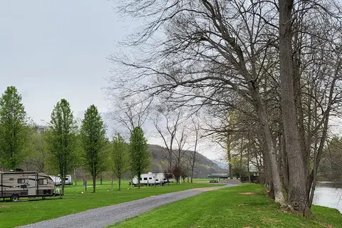 Eagle's Nest Campground