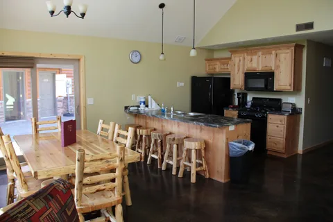 Sportsman's Lodge