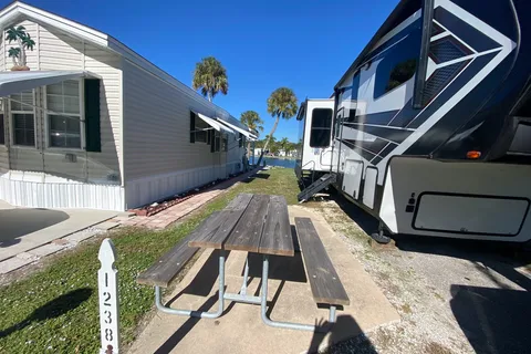 Winter Quarters Manatee RV