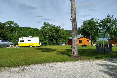 Peninsula Cabin and RV Park near Branson
