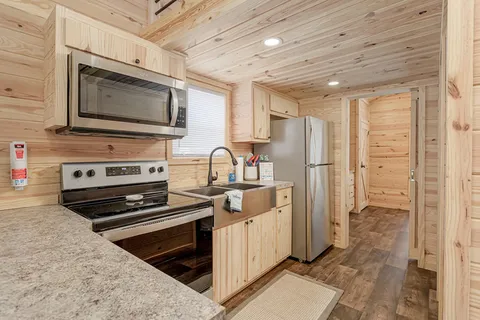 Leisure Lakes RV Resort
