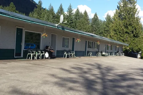 Selkirk Motel and RV Sites
