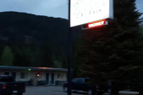 Selkirk Motel and RV Sites