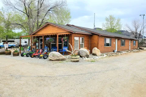 Snowy Peaks RV Park and Rentals